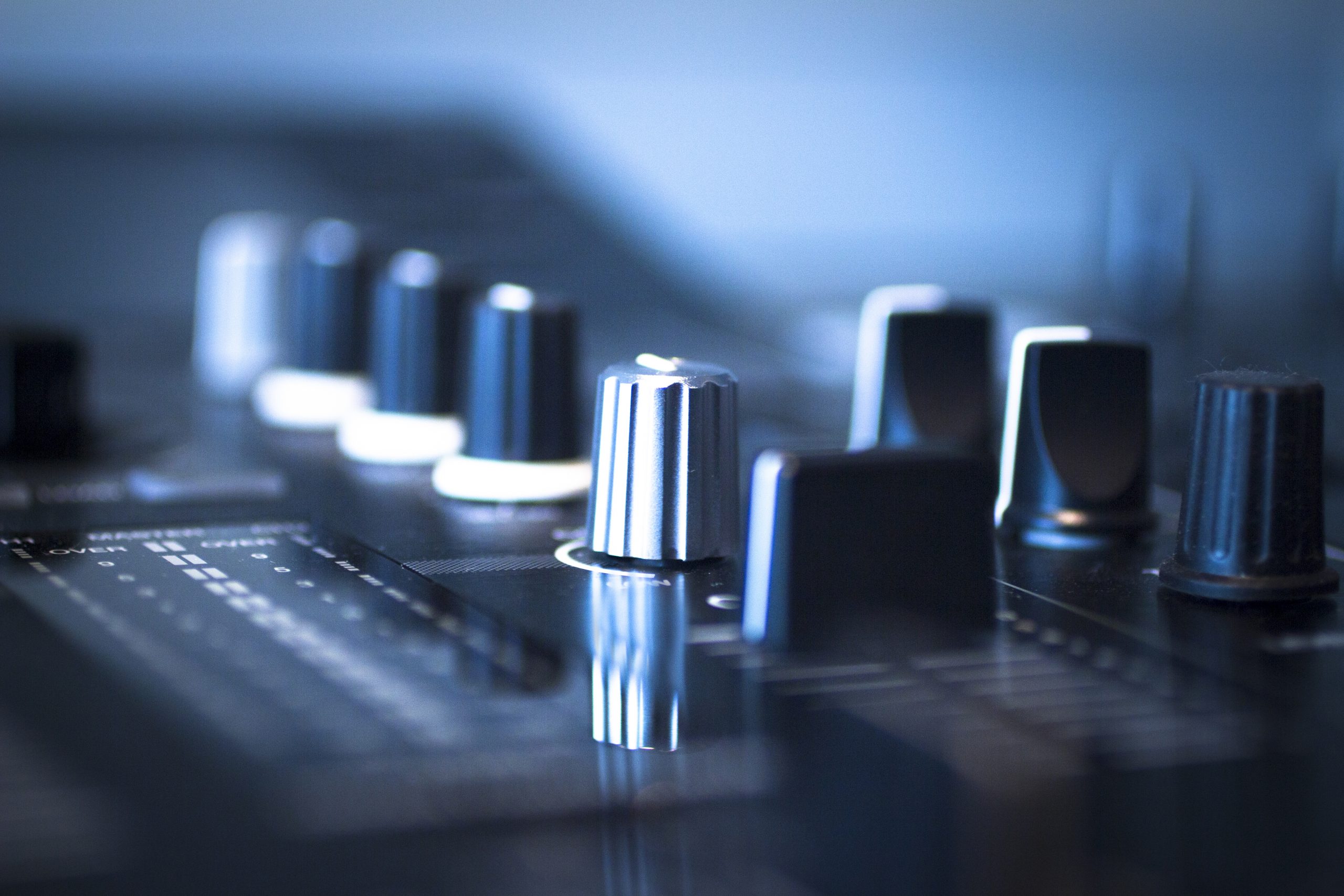 Location-table-de-mixage-console-materiel-dj-sono-locasono-sono-medoc