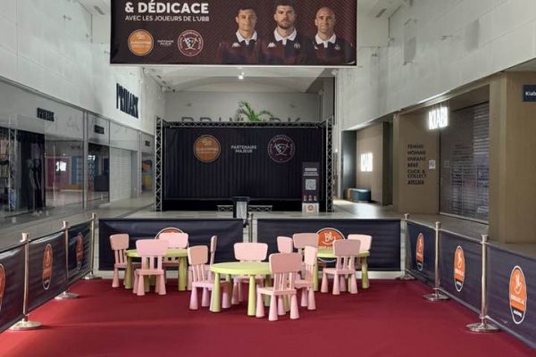 "Événement sportif en centre commercial : rencontre et dédicace avec les joueurs de l’UBB"