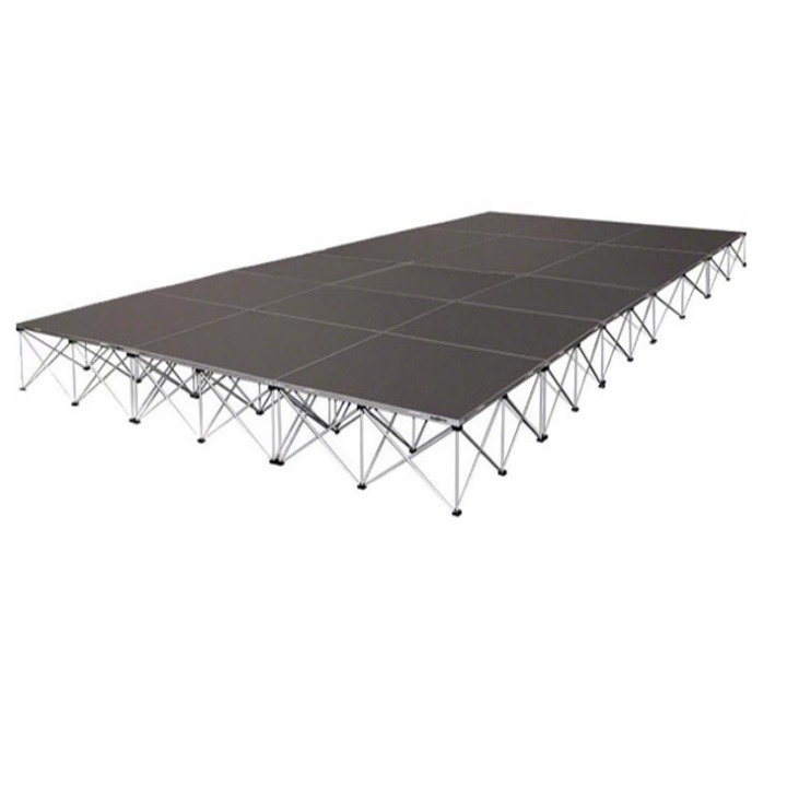 Plateforme scénique modulable en cadre métallique et tapis noir, idéale pour scène de location.