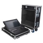 Consoles et mallette de transport CHIMP G2 TOUR PACK avec une console lumineuse et un rack rigide, prêt sur roulettes.