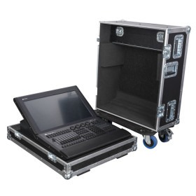 Consoles et mallette de transport CHIMP G2 TOUR PACK avec une console lumineuse et un rack rigide, prêt sur roulettes.